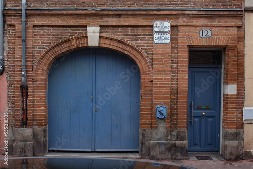 Fototapeta Naklejka Na Ścianę i Meble -  old wooden door in France