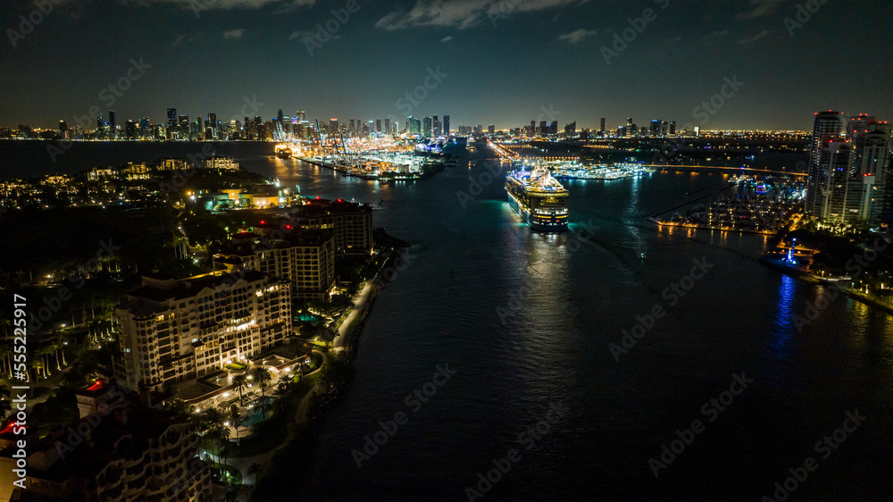 Fototapeta premium Aerial views day and night of South Point Park Pier