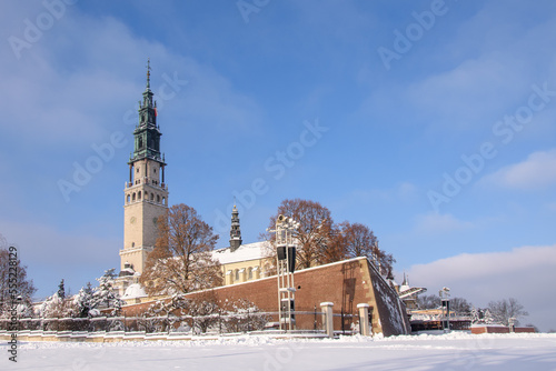 Klasztor Jasna Góra zimą. Śnieg przed klasztorek. Zimowy krajobraz Częstochowy photo