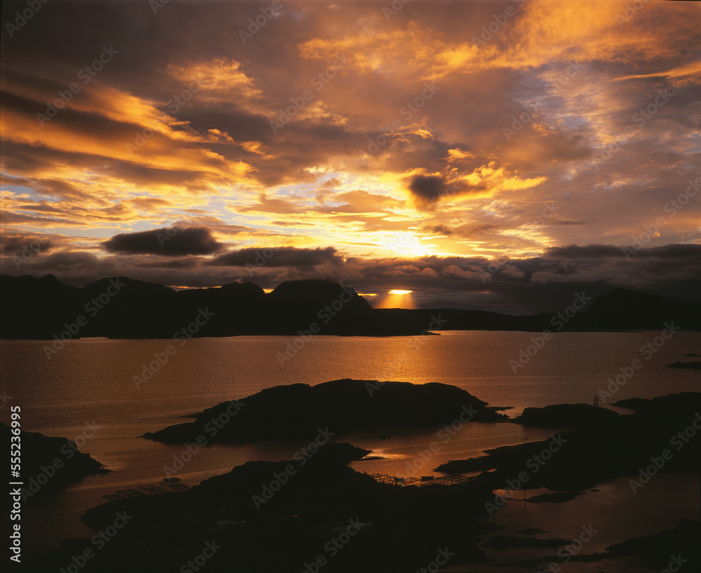Abend an einem Fjord in Norwegen