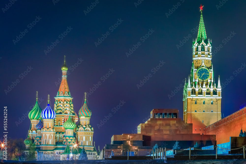 Fototapeta premium St. Basils Cathedral at dramatic dawn in Moscow, Russia