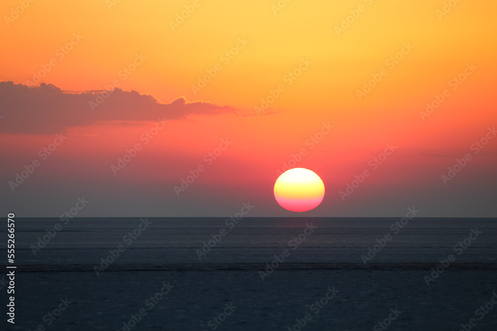 majestic sunset, horizon between the sky and the sea, beauty of nature and peaceful landscape