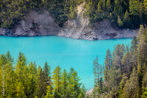 Fototapeta Naklejka Na Ścianę i Meble -  Turquoise alpine lake in Swiss national park, Switzerland