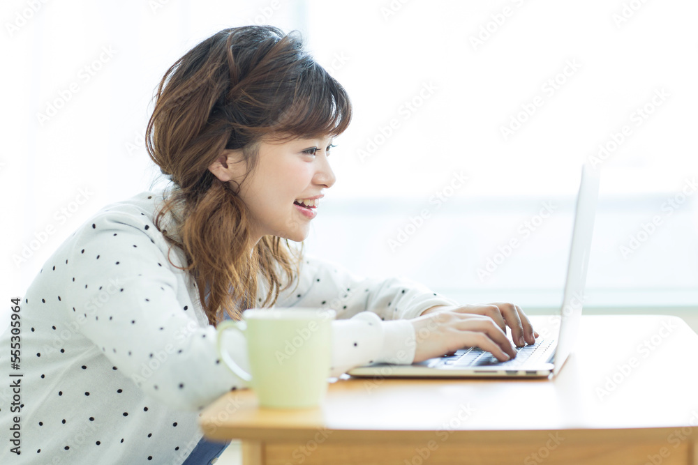 若い女性 若い女性