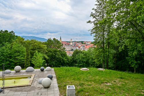 Panorama-Aussicht auf die Stadt Glatz / Kłodzko in Schlesien, Polen - 08.06.2022