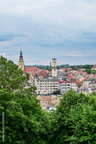 Panorama-Aussicht auf die Stadt Glatz / Kłodzko in Schlesien, Polen - 08.06.2022