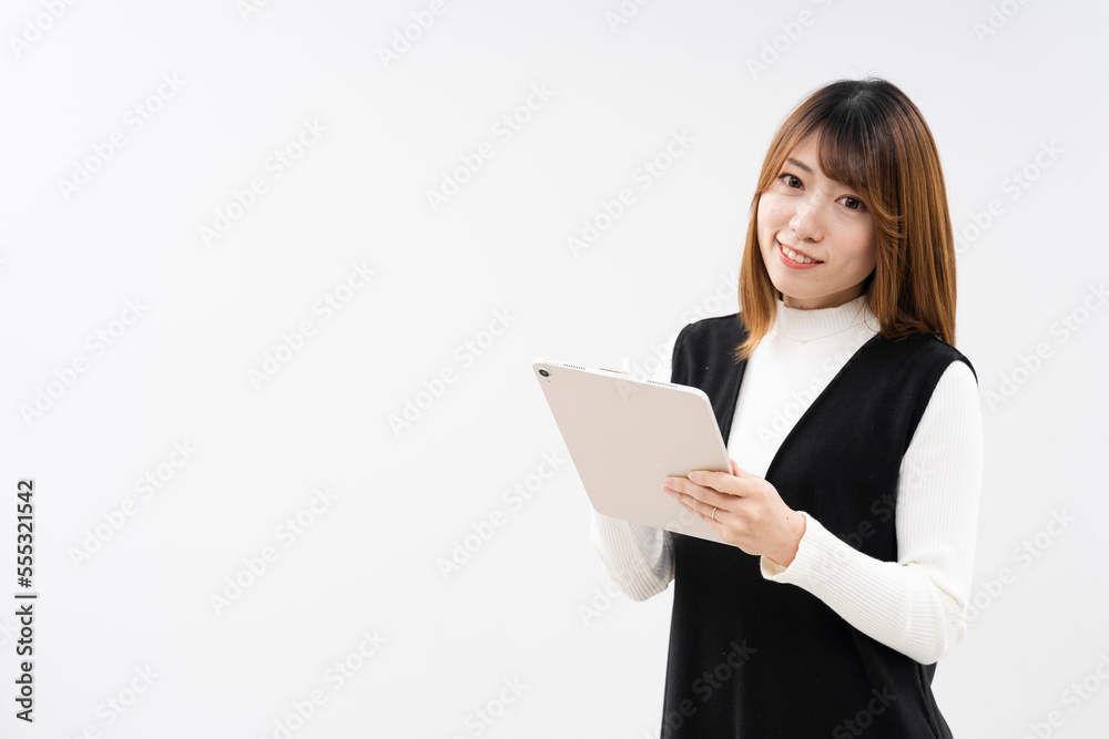 タブレットPCを使う女性 タブレットPCを使う女性