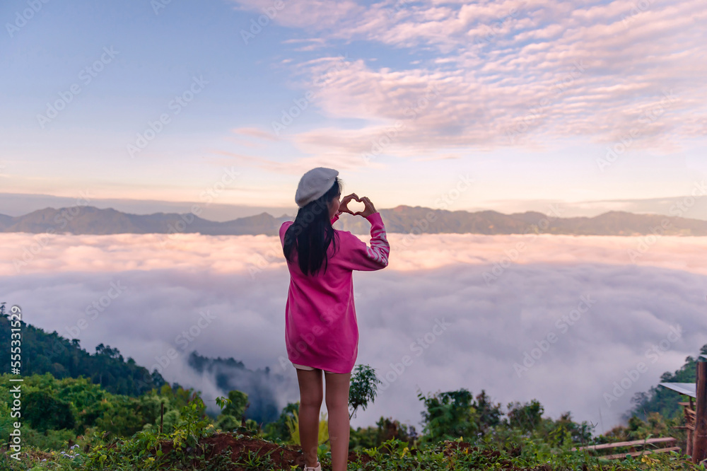Naklejka premium Thai traveler woman