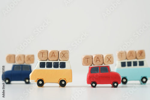 車と税金 photo