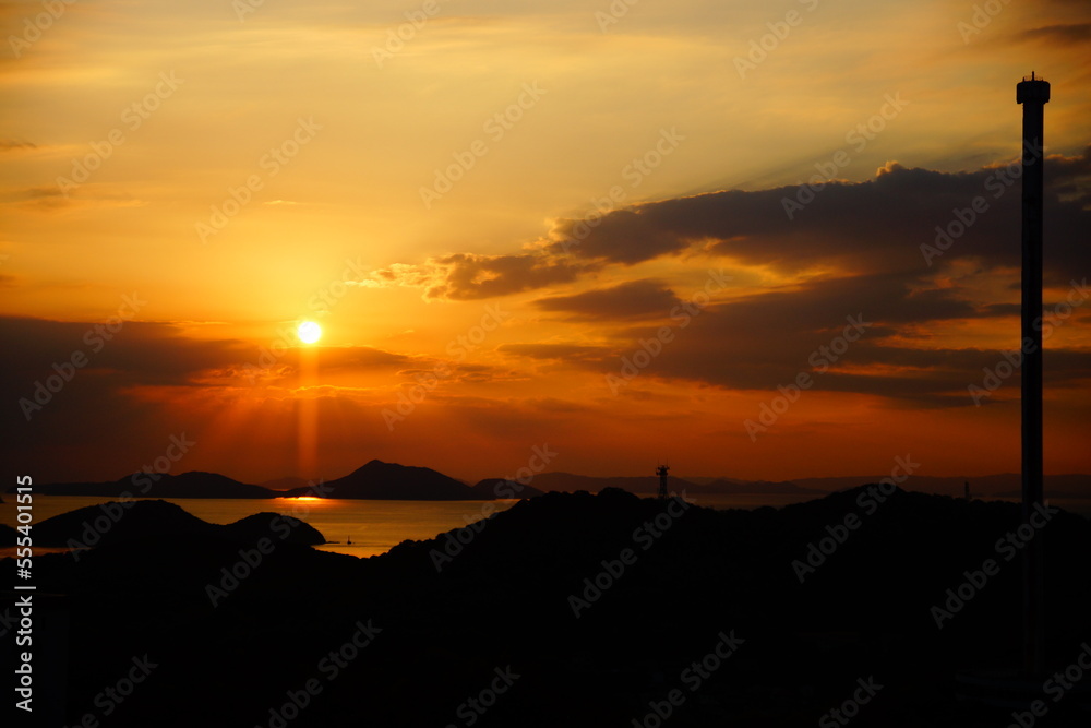 瀬戸内海に沈む夕日