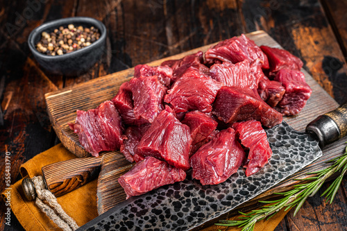 Canvastavla Sliced Raw venison dear meat for a stew, game meat on butcher cutting board