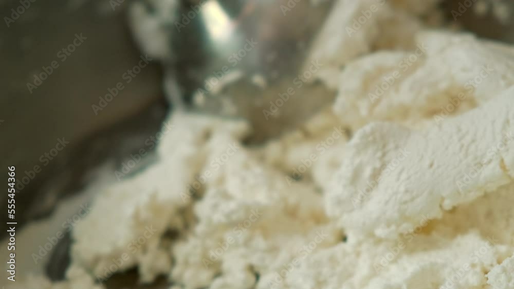 Video Stock A woman blends a cottage cheese mass with a blender. Mixing