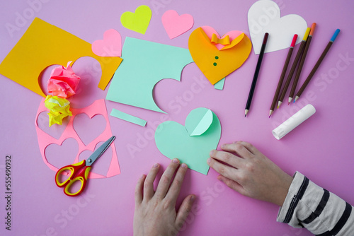 DIY instruction. Step by step tutorial. A child makes a Valentine's Day card. Step 7.