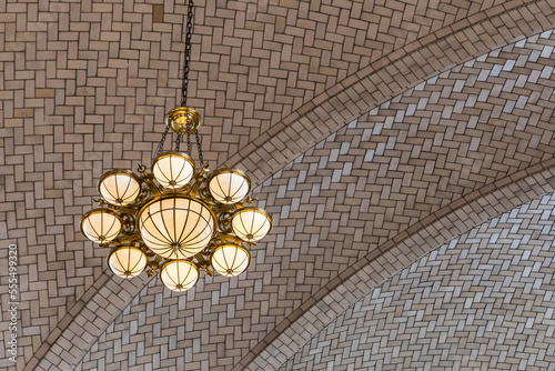Obraz na plátně Leuchter in Ellis Island