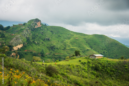 Disfrutando de los Hermosos paisajes naturales de las montañas en la Sierra Madre del Sur, México