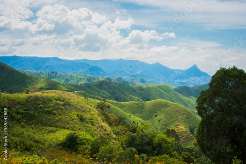 Disfrutando de los Hermosos paisajes naturales de las montañas en la Sierra Madre del Sur, México © Demetrio Embriz