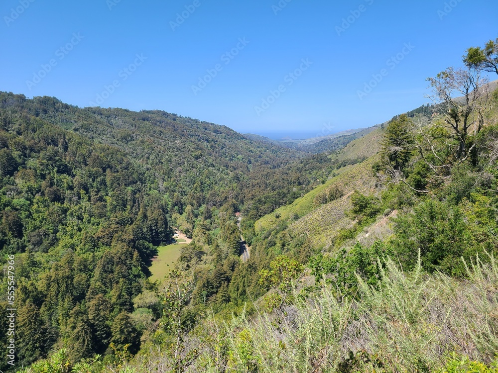 Fototapeta premium Ocean view and Big Sur River Valley in California