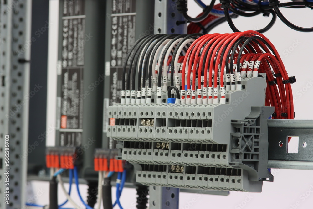 Electrical passthrough terminals for connecting electrical copper