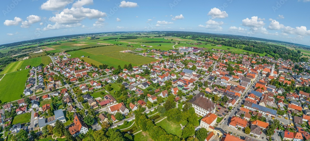 Türkheim im Unterallgäu - Blick auf das Schloss, das Ludwigstor und den Schlossgarten