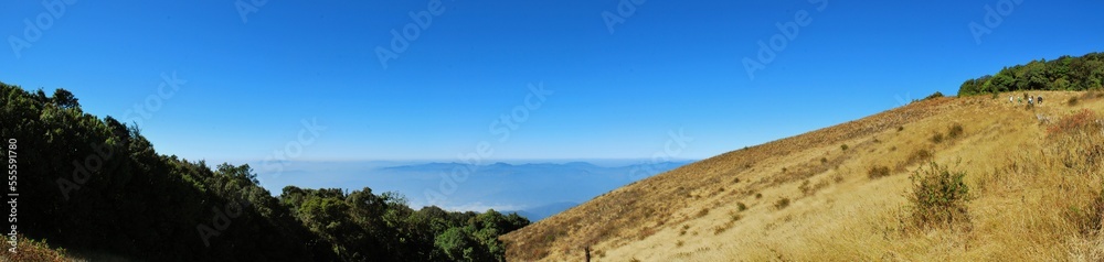 Fototapeta premium view of the mountains
