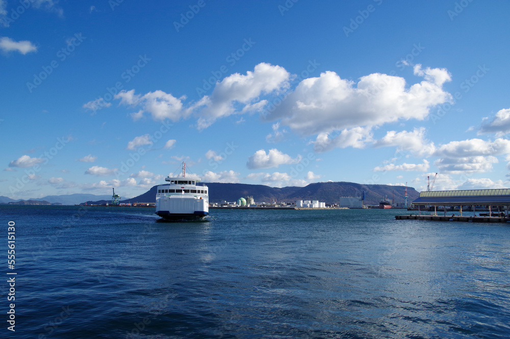 瀬戸内海の島々を結ぶフェリー船
