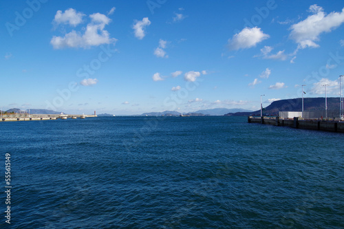 高松港から眺める瀬戸内海の島々