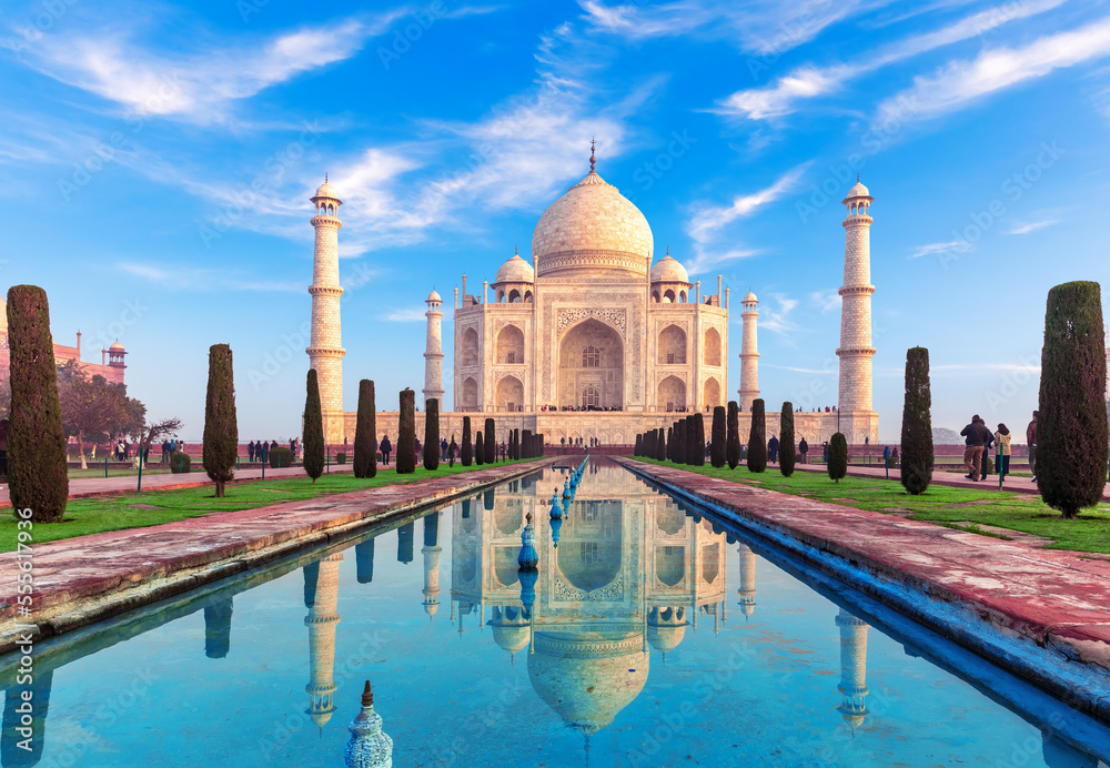 Fototapeta premium Taj Mahal Mausoleum, Wonder of the world, Agra, India