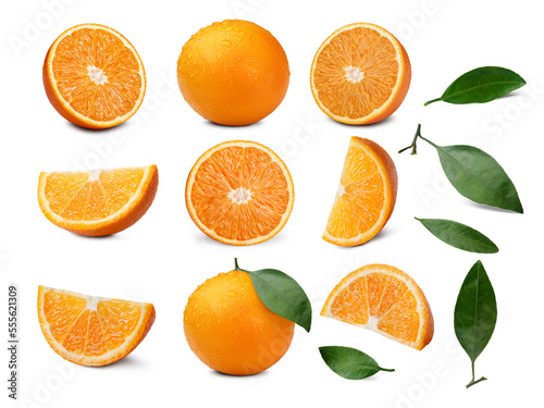 Obraz na płótnie Set of whole and sliced oranges with leaves