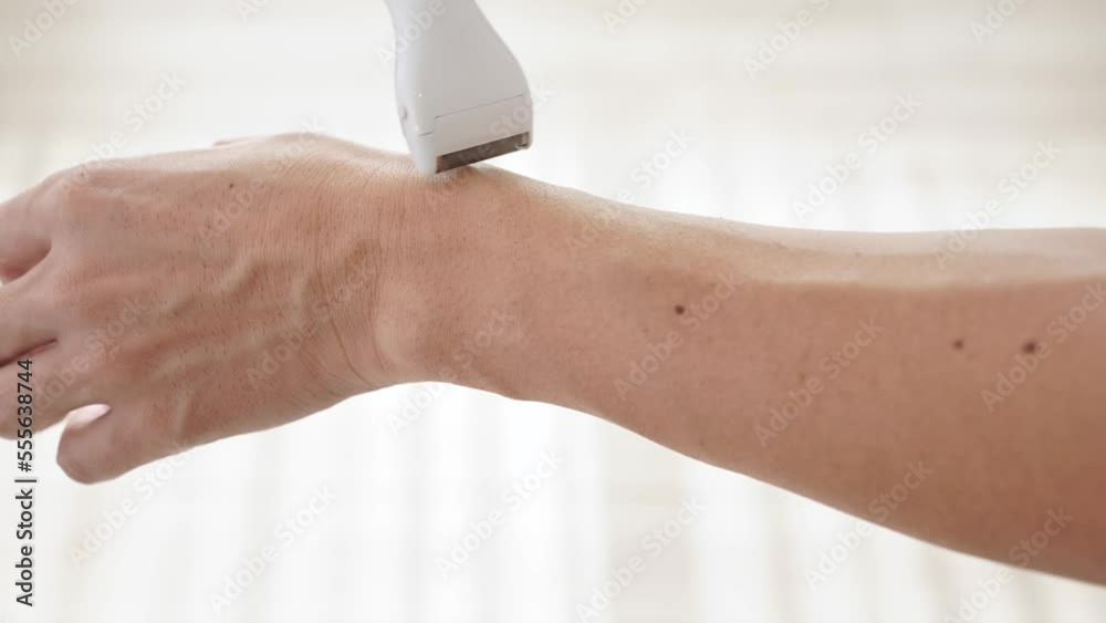 腕の毛を剃るのは悪いことですか?