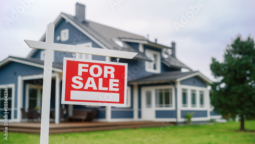 Foto For Sale Sign on a Lawn in Front of a Modern House with Traditional Design