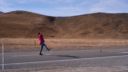 person running in the desert selfy