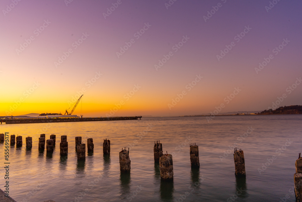 Obraz premium Sunset period on San Francisco bay