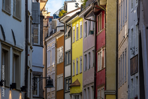 Fototapeta Naklejka Na Ścianę i Meble -  colorful houses in a small street in Italy
