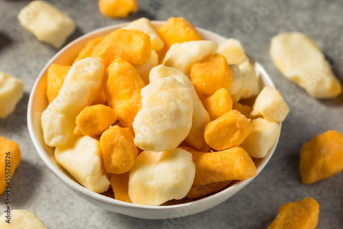 Canvastavla Raw Organic Yellow and White Cheese Curds