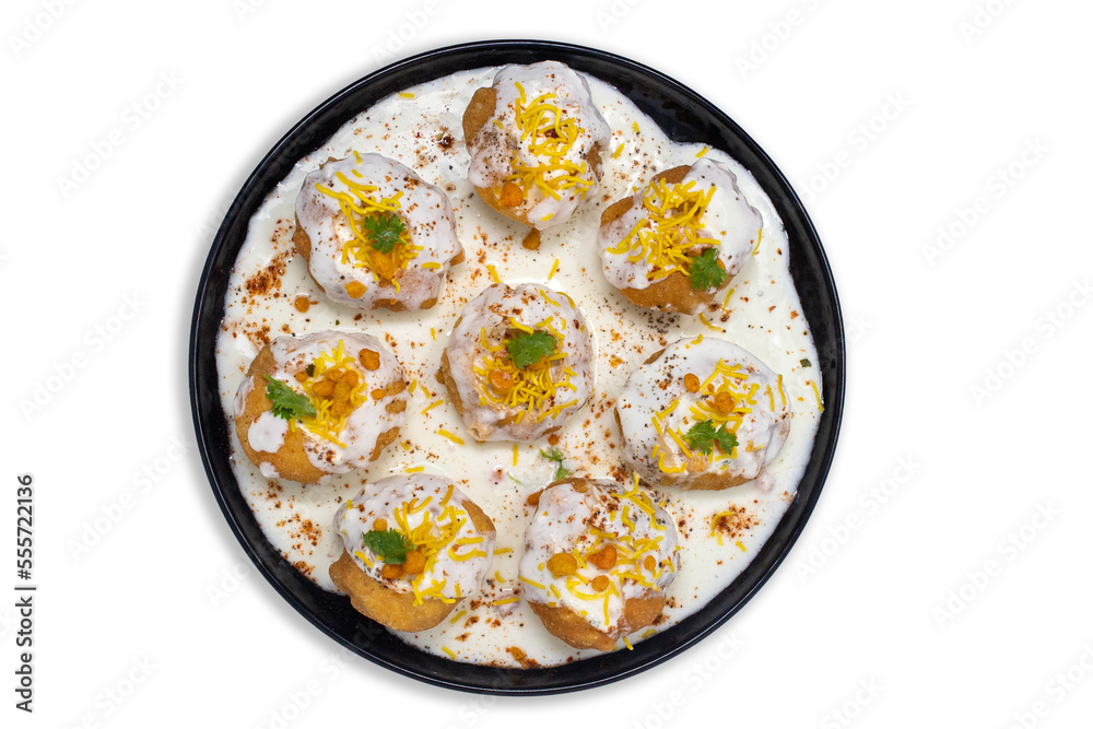 popular north indian chaat item dahi puri, dahi poori, dahi batata puri, dahi bhalle, gol gappa stuffed with potato, yogurt, sev, sprouts from maharashtra, delhi street food menu - obrazy, fototapety, plakaty 
