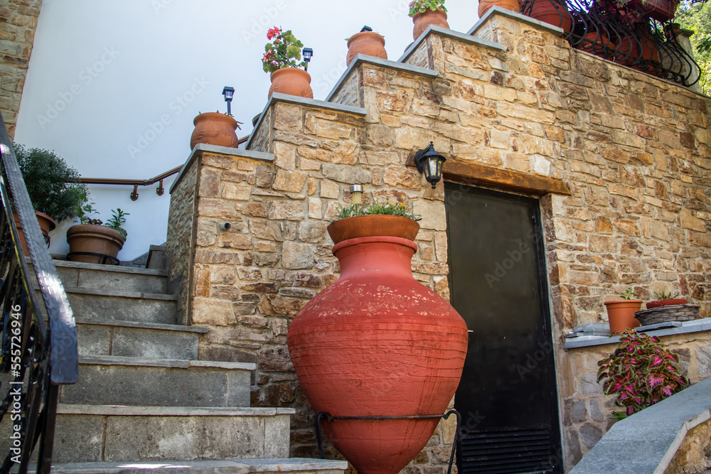 Obraz premium Brown color old large clay amphorae in Photos Island, Greece, exposed outside of local house,handmade by local craftsman.