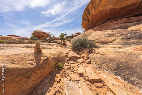 hiking the chesler park loop trail in the needles in canyonlands national park  usa