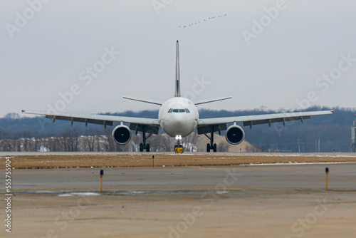 Boeing 767 taxiing photo