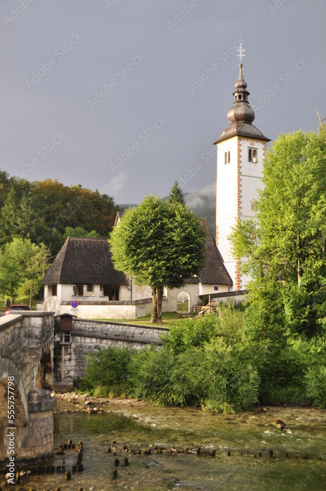 Fototapeta premium Bohinj, Słowenia, Triglavski Park, woda, rzeka, krajobraz, miasteczko, 