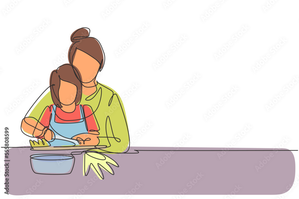 Single continuous line drawing mother teaching her little daughter to cut vegetables and fruit. Healthy food at home. Happy family in kitchen. Dynamic one line draw graphic design vector illustration Single continuous line drawing mother teaching her little daughter to cut vegetables and fruit. Healthy food at home. Happy family in kitchen. Dynamic one line draw graphic design vector illustration