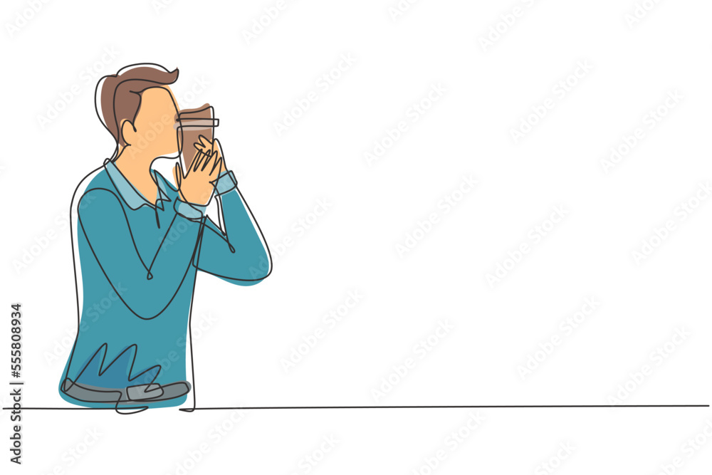 Single continuous line drawing handsome man kissing disposable coffee cup or paper cup. Coffee product studio photo session. Coffee addict concept. One line draw graphic design vector illustration Single continuous line drawing handsome man kissing disposable coffee cup or paper cup. Coffee product studio photo session. Coffee addict concept. One line draw graphic design vector illustration