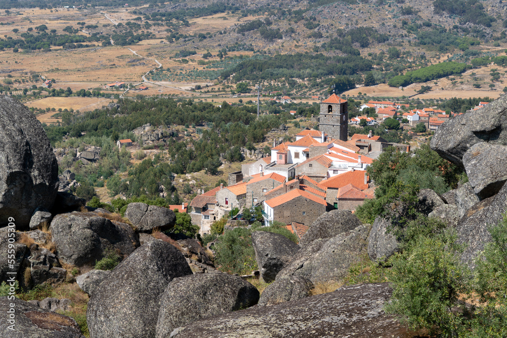 Obraz premium Top view of Monsanto village, Alentejo, Portugal