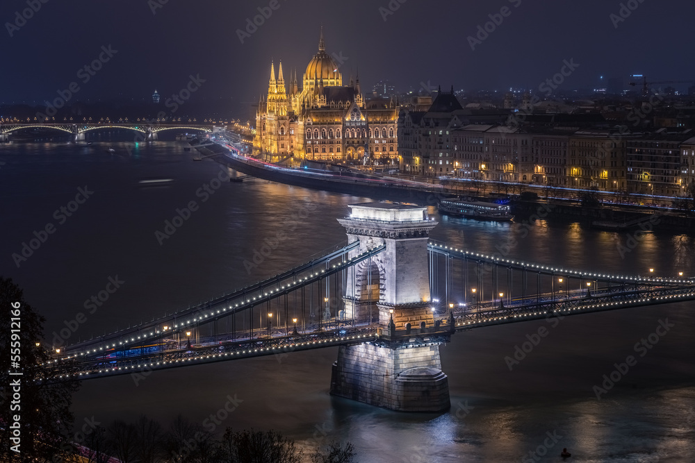 Chain bridge and parliament building in Budapest 