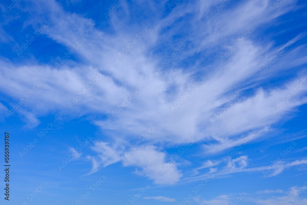 Farbiger Himmel mit spannenden Wolken als Hintergrund Farbiger Himmel mit spannenden Wolken als Hintergrund