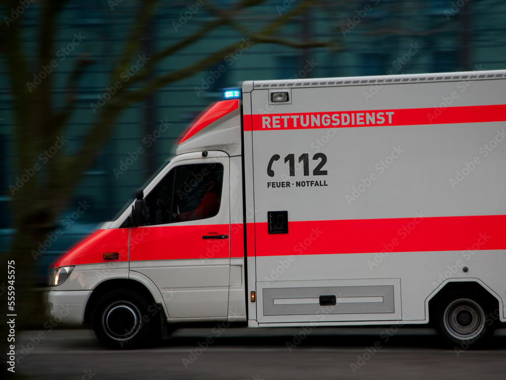 Foto Rettungswagen auf Einsatzfahrt