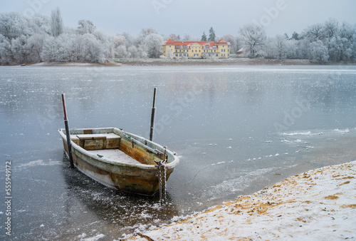 Winteransicht auf Gutshaus Karnzow am Obersee (bei Kyritz)