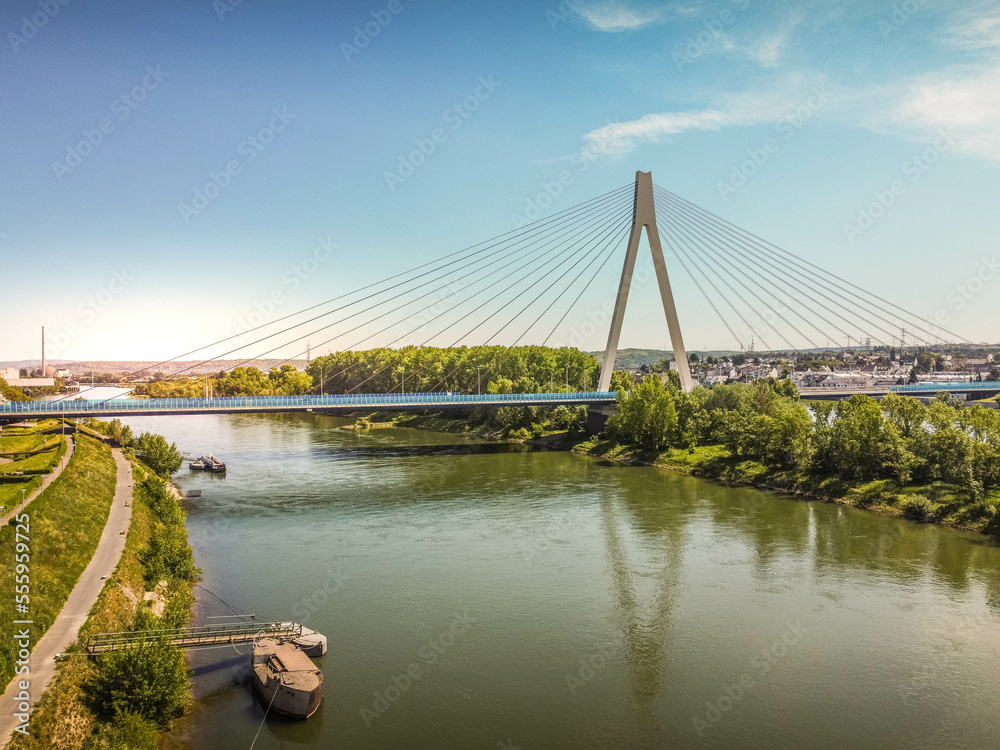 Naklejka premium Drohnenaufnahme Rheinbrücke Neuwied Rheinland-Pfalz