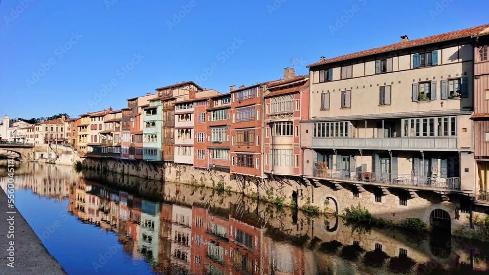 Vieilles maisons sur l'Agout, Castres, Tarn, Occitanie, France.