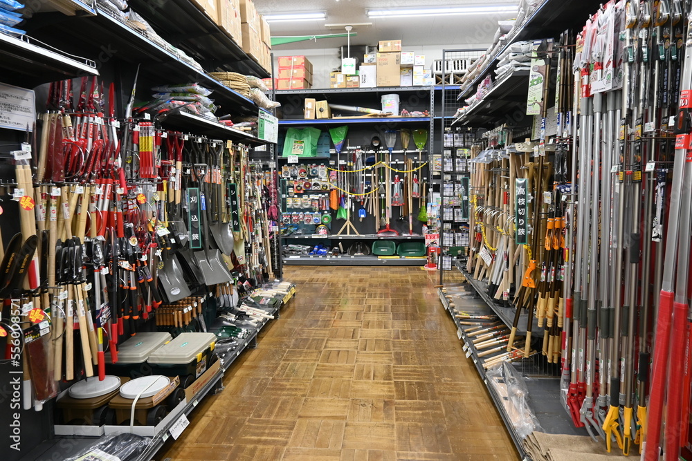 Home improvement centers in Japan sell a variety of products such as DIY-related products, home appliances, interior furniture, clothing, gardening goods, and other daily necessities. Home improvement centers in Japan sell a variety of products such as DIY-related products, home appliances, interior furniture, clothing, gardening goods, and other daily necessities.