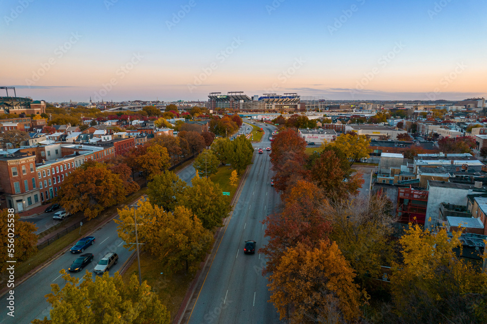 Obraz premium Aerial Drone View of Fall Trees with Ravens Stadium in the Distance